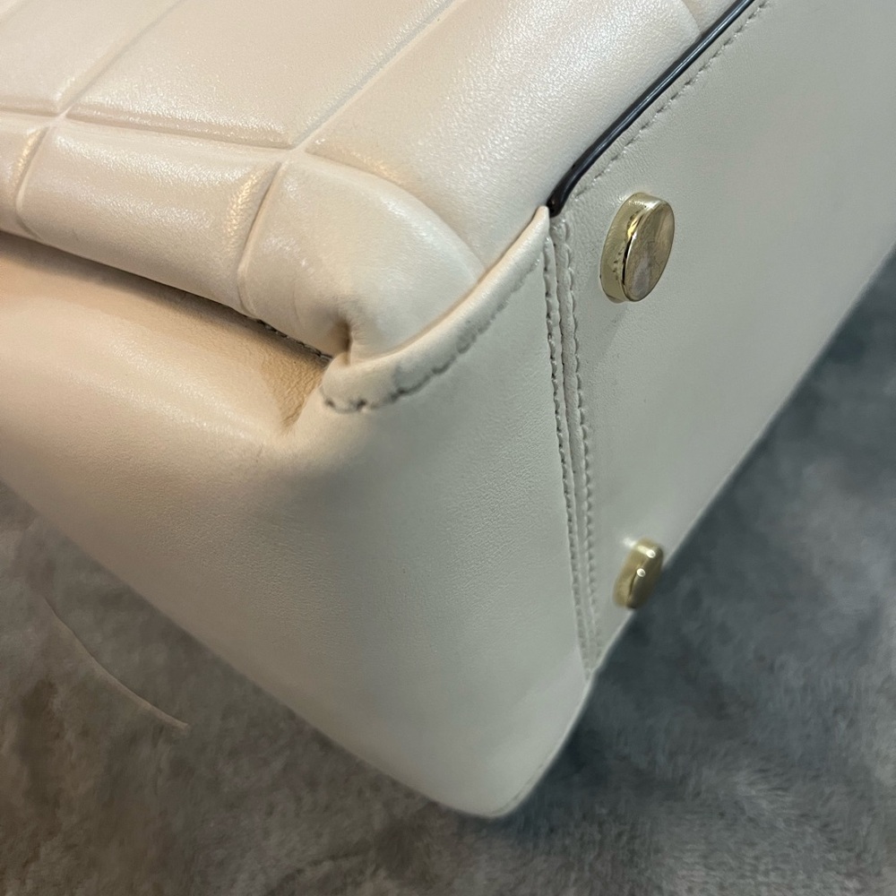 Michael Kors Leather Susan Cream w/ Gold Hardware Medium Quilted Tote B… - Picture 9 of 16